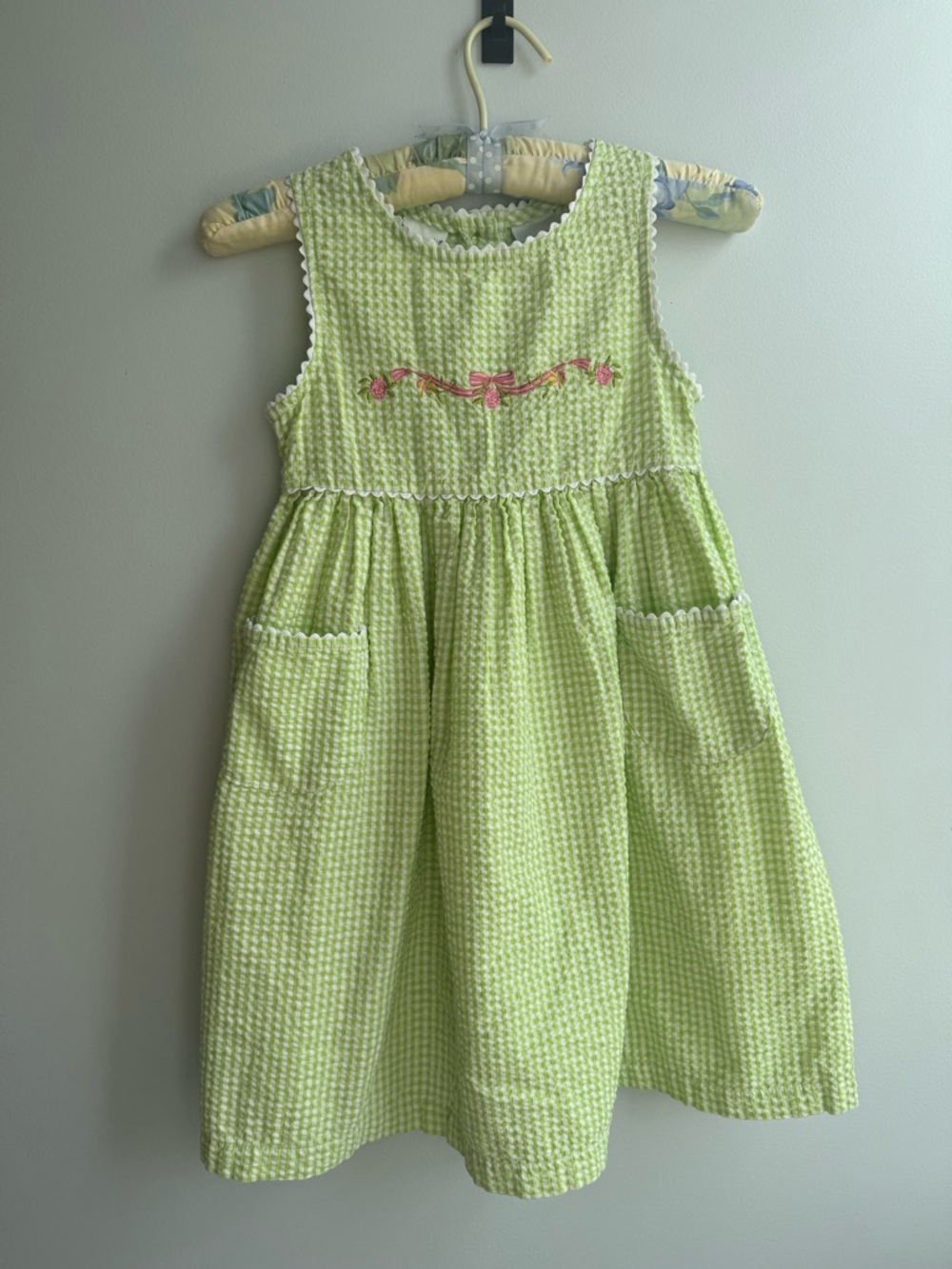 VintageLime Green Textured Girls' Sleeveless Dress with Embroidered Bow